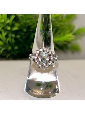 Ladies Vintage Style large flower shape inlaid ring Size 8
